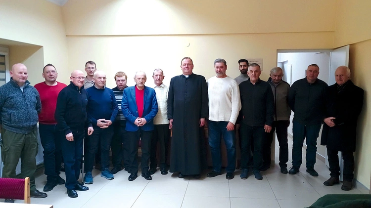 	Spotkania prowadził ks. Mariusz Pałgan.