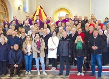 	Uczestnicy spotkania w skarżyskiej świątyni.