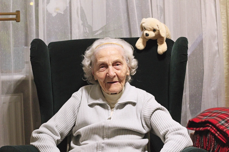 	Hanna Zawistowska-Nowińska – sanitariuszka z powstania warszawskiego– cieszy się, że jej historia to dla młodych nie jedynie nużące opowieści o odległych czasach.