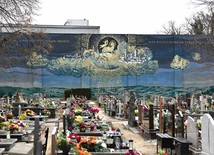 Dzieło wykonał magister sztuki Jurij Mudrik.