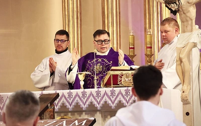Co roku DZL przeżywa swój dzień skupienia w sanktuarium Miłosierdzia Bożego w Świebodzinie. Ostatni marcowy był poświęcony sakramentowi bierzmowania.