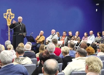 W rekolekcjach wzięło udział 270 osób.