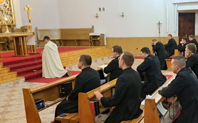 Sztafeta modlitewna w intencji powołań rozpoczęła się w kaplicy seminaryjnej.