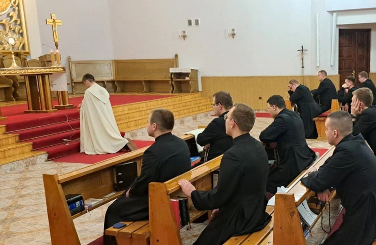 Sztafeta modlitewna w intencji powołań rozpoczęła się w kaplicy seminaryjnej.