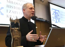 Ks. Dariusz Raś na czele miłośników Krakowa