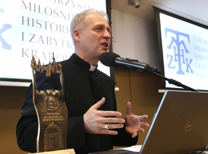 Ks. Dariusz Raś na czele miłośników Krakowa