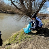 Sprzątanie brzegu Wisły i edukacja ekologiczna w Połańcu