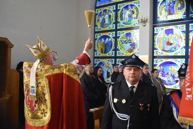 Relikwie Ulmów i nowe witraże w Grabnie