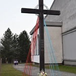 Relikwie Ulmów i nowe witraże w Grabnie