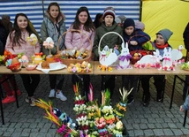Pisanki, palmy i koronki