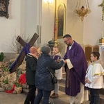 Droga Krzyżowa z Janikowa do kościoła stacyjnego w Ożarowie