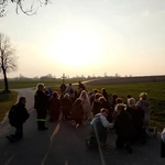 Droga Krzyżowa z Janikowa do kościoła stacyjnego w Ożarowie