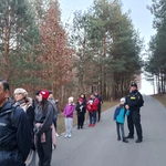 Droga Krzyżowa z Janikowa do kościoła stacyjnego w Ożarowie