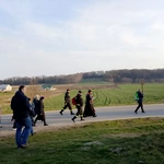 Droga Krzyżowa z Janikowa do kościoła stacyjnego w Ożarowie