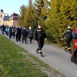Droga Krzyżowa z Janikowa do kościoła stacyjnego w Ożarowie