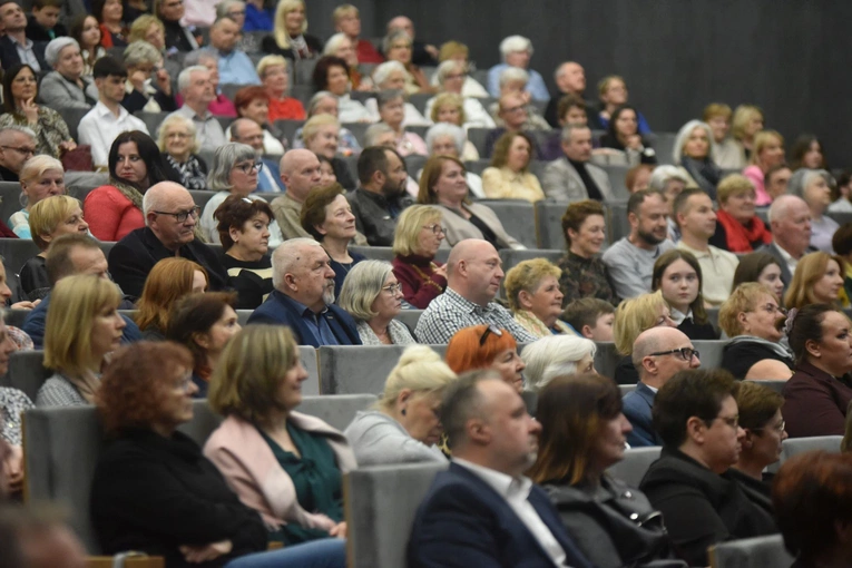 La Fontaine i Puellae Orantes