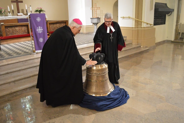 Katowice. Archidiecezja przekazała nowy dzwon miejscowej wspólnocie ewangelickiej