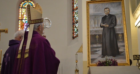 Ruda Śląska. Wprowadzenie relikwii bł. Jana Machy