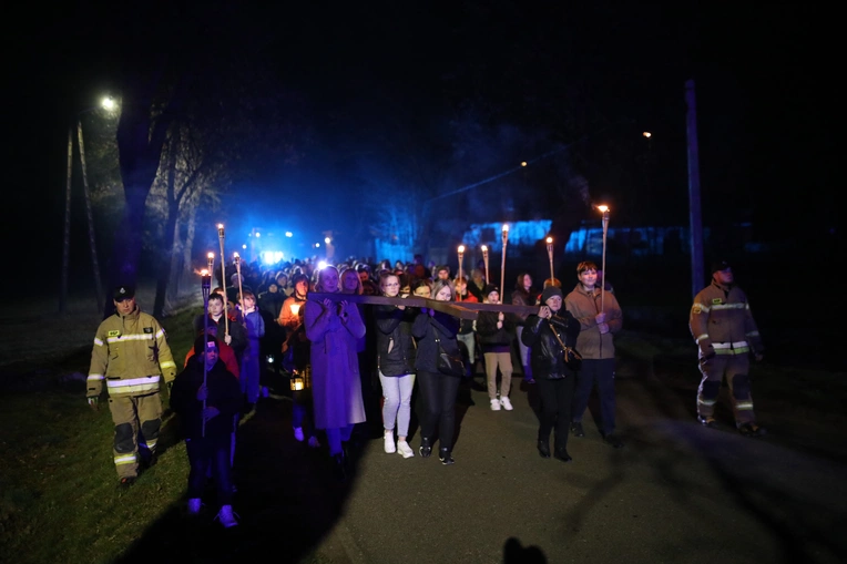 Słupia. Droga Krzyżowa w intencji trzeźwości