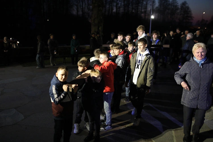 Słupia. Droga Krzyżowa w intencji trzeźwości