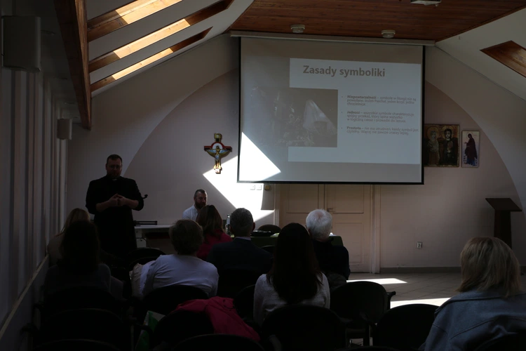 Płońsk. Warsztaty o liturgii Wigilii Paschalnej