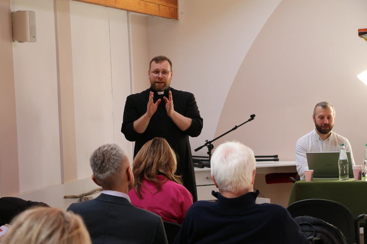 Płońsk. Warsztaty o liturgii Wigilii Paschalnej