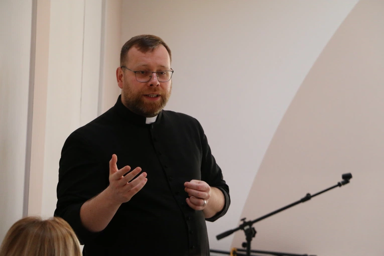 Płońsk. Warsztaty o liturgii Wigilii Paschalnej