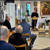 Abp Kupny odwiedził podopiecznych schroniska dla bezdomnych mężczyzn
