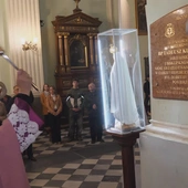 Odsłonięcie i poświęcenie tablicy upamiętniającej bp. Tadeusza Kusego.