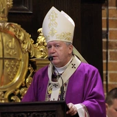 Abp Kupny: Jedynym racjonalnym środkiem budowania pokoju jest dialog