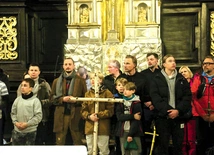 Uczestnicy EDK modlili się w archikatedrze przed wyruszeniem.