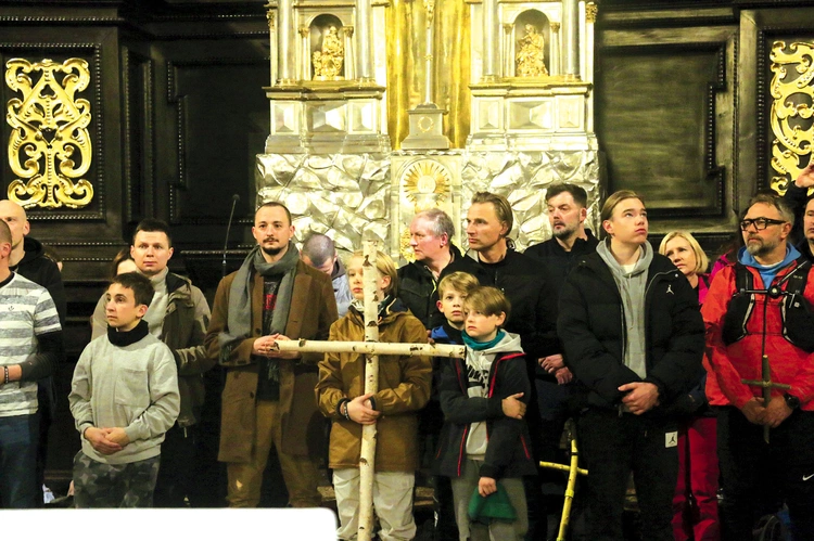 Uczestnicy EDK modlili się w archikatedrze przed wyruszeniem.