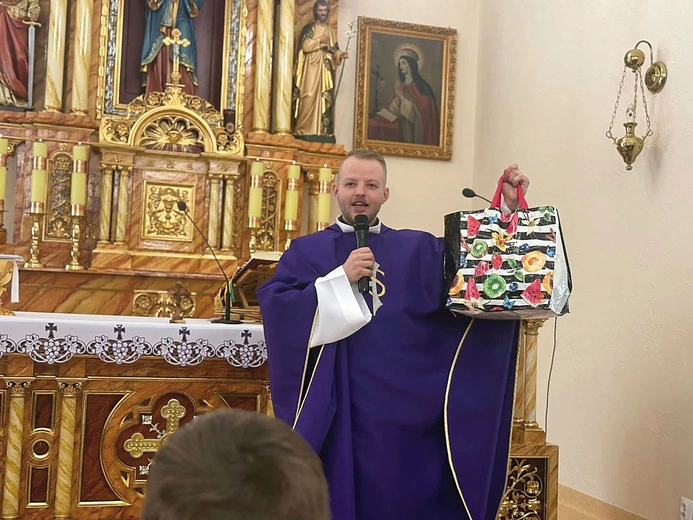 	Rekolekcje poprowadził ks. Grzegorz Wołoch.
