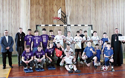 	Drużyny z Opoczna, Magnuszewa i Nowego Kazanowa zwyciężyły w swoich kategoriach wiekowych. 