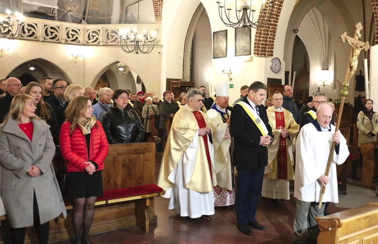 	Mszy św. przewodniczył bp Marek Solarczyk.