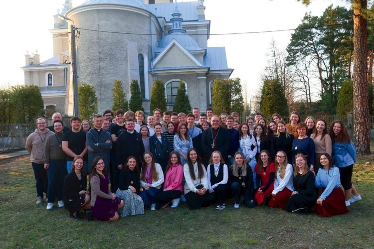 	Spotkanie abp. Filipazziego z młodzieżą.