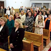 	Nauczyciele w czasie liturgii w kaplicy seminarium duchownego w Radomiu.