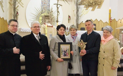	W rejonie dębickim koordynatorami są Maria i Andrzej Kulasowie (na zdjęciu z prawej). Obok nich Anna Podsiadło, para diecezjalna DK, oraz ks. Wojciech Karpiel.