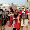 	Po raz kolejny miasto powróci do swej sarmackiej przeszłości, do wielkopostnej tradycji wspólnego przeżywania Drogi Krzyżowej.