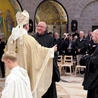 	Benedyktyn o. Efrem Stoś OSB 21 marca złożył w Ziemi Świętej śluby wieczyste. Pochodzi z Gorzowa Wlkp., był wykładowcą, a później rektorem Wyższego Seminarium Duchownego w Gościkowie-Paradyżu. Zanim wstąpił do benedyktynów, był proboszczem parafii pw. Nawiedzenia NMP w Żaganiu, gdzie znajduje się replika Bożego Grobu.
