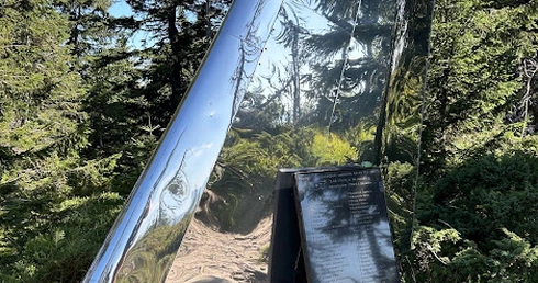 Pomnik na Policy upamiętniający ofiary katastrofy