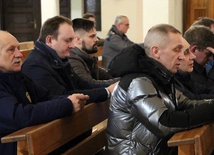 Wielki Post po męsku: nietypowa Droga Krzyżowa i Gorzkie Żale