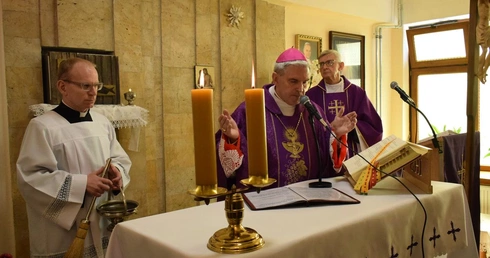 Poświęcenie odnowionej kaplicy i nowych pracowni medycznych w szpitalu w Sandomierzu