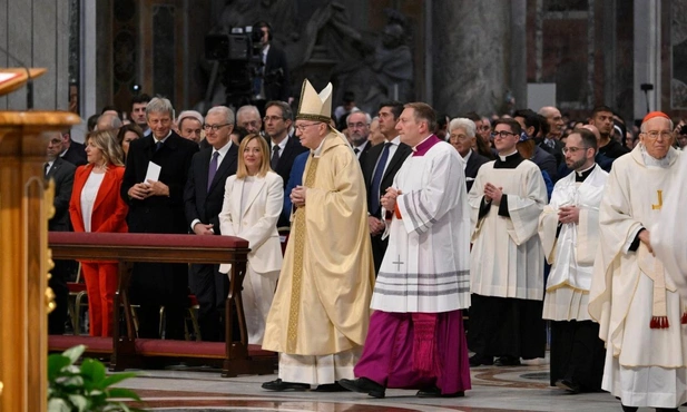 Kard. Parolin: Jan Paweł II nie próbował podobać się ludziom, ale Bogu