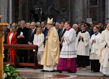 Kard. Parolin: Jan Paweł II nie próbował podobać się ludziom, ale Bogu