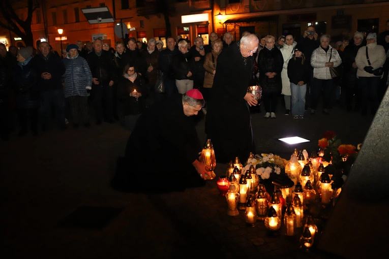 Łowicz. Modlitwa w 20. rocznicę śmierci Jana Pawła II