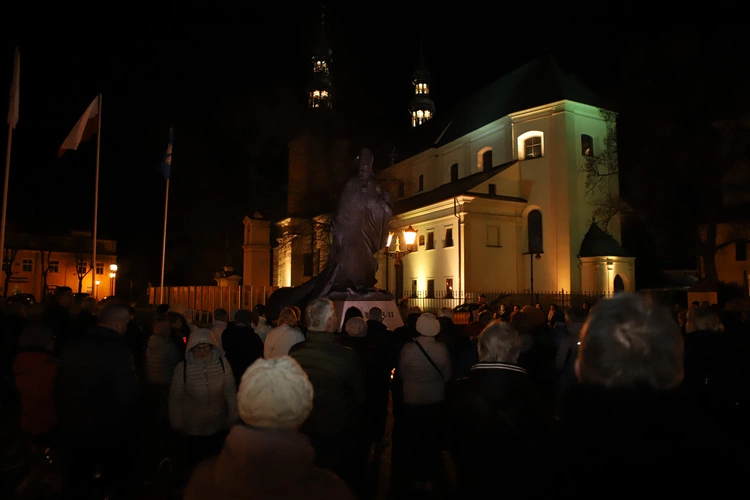 Łowicz. Modlitwa w 20. rocznicę śmierci Jana Pawła II