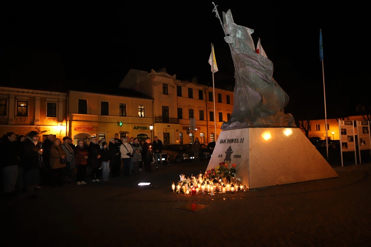 Łowicz. Modlitwa w 20. rocznicę śmierci Jana Pawła II