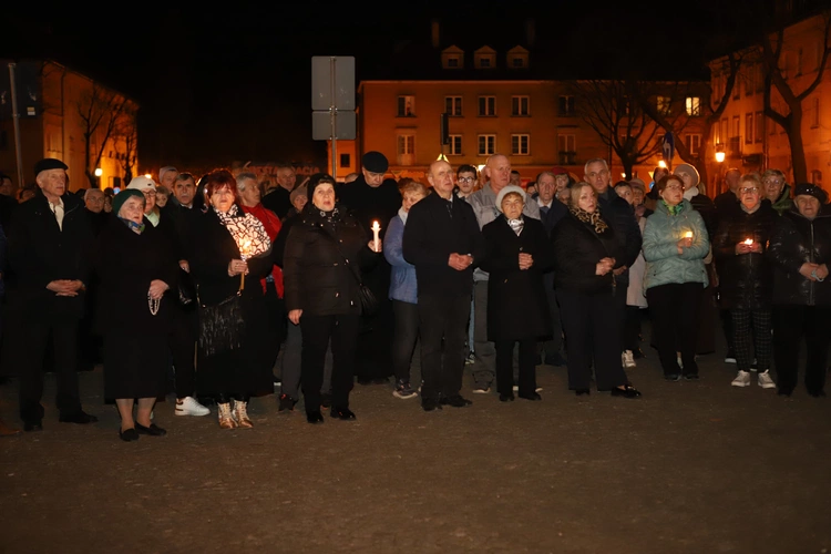 Łowicz. Modlitwa w 20. rocznicę śmierci Jana Pawła II