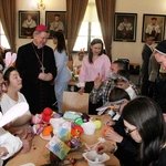 Charytatywne warsztaty robienia wielkanocnych pisanek i ozdób